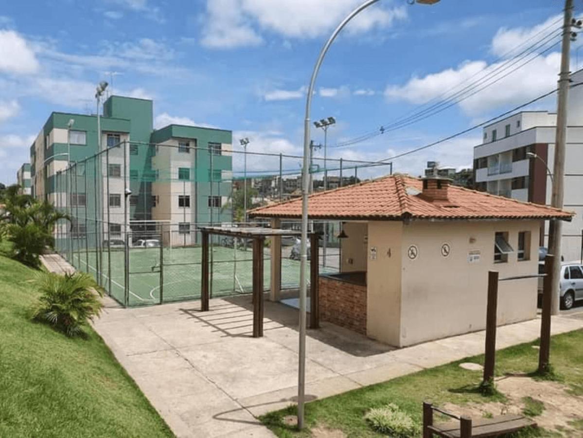Condominio Encantador Com Estacionamento Vespasiano Exterior photo